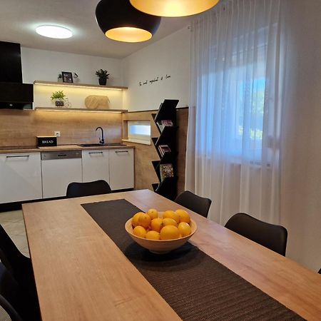 Kaštel Štafilić Beautiful Holiday Home "Villa Luka" מראה חיצוני תמונה