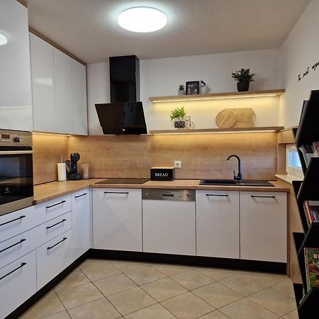 Kaštel Štafilić Beautiful Holiday Home "Villa Luka" מראה חיצוני תמונה