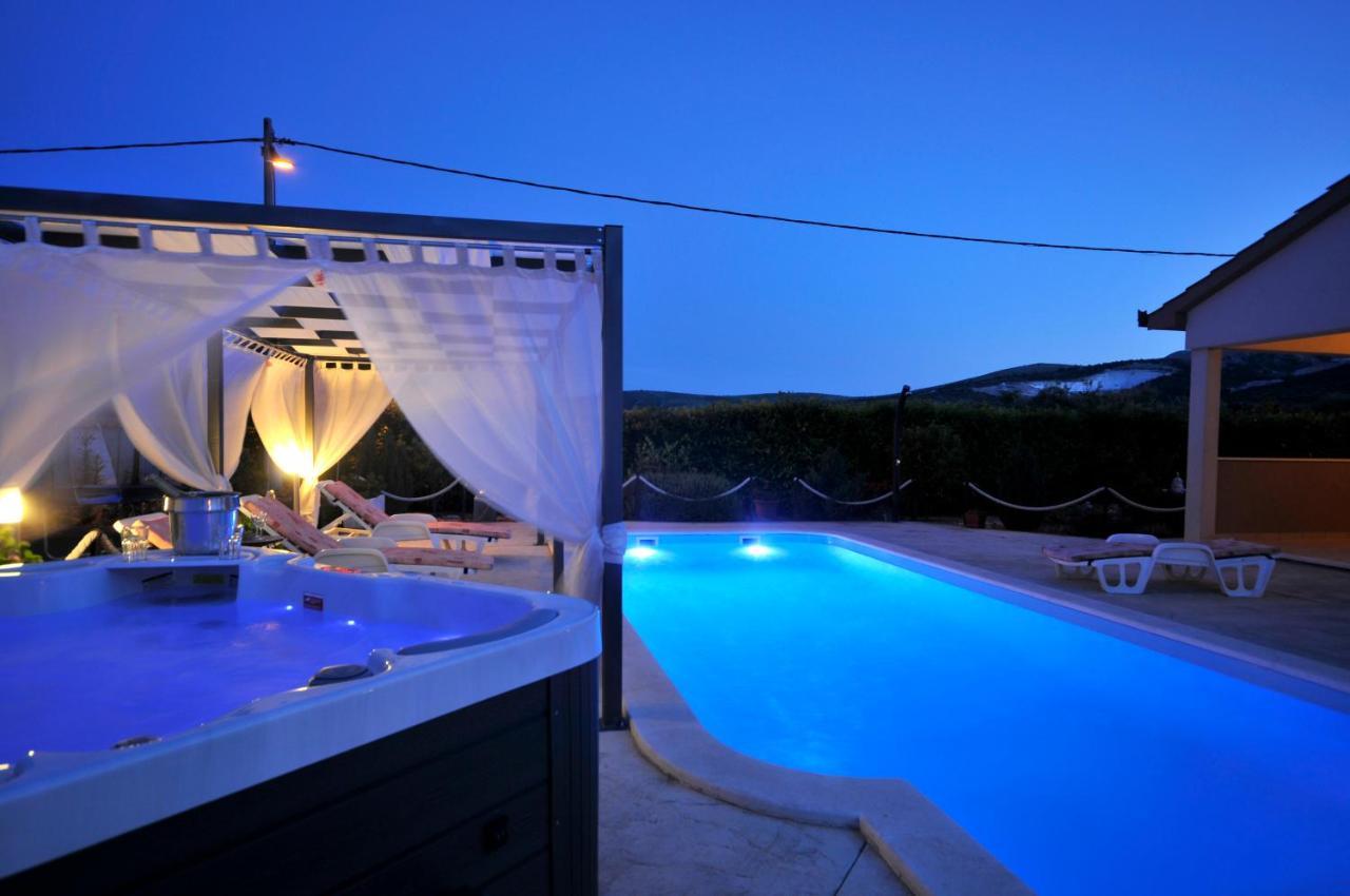 Kaštel Štafilić Beautiful Holiday Home "Villa Luka" מראה חיצוני תמונה
