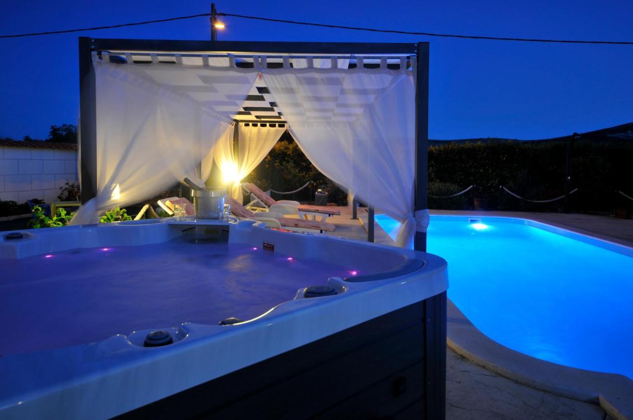 Kaštel Štafilić Beautiful Holiday Home "Villa Luka" מראה חיצוני תמונה