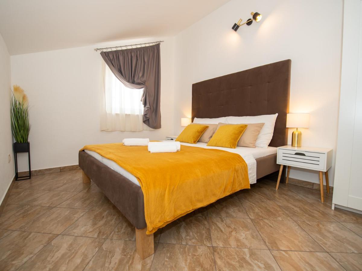 Kaštel Štafilić Beautiful Holiday Home "Villa Luka" מראה חיצוני תמונה