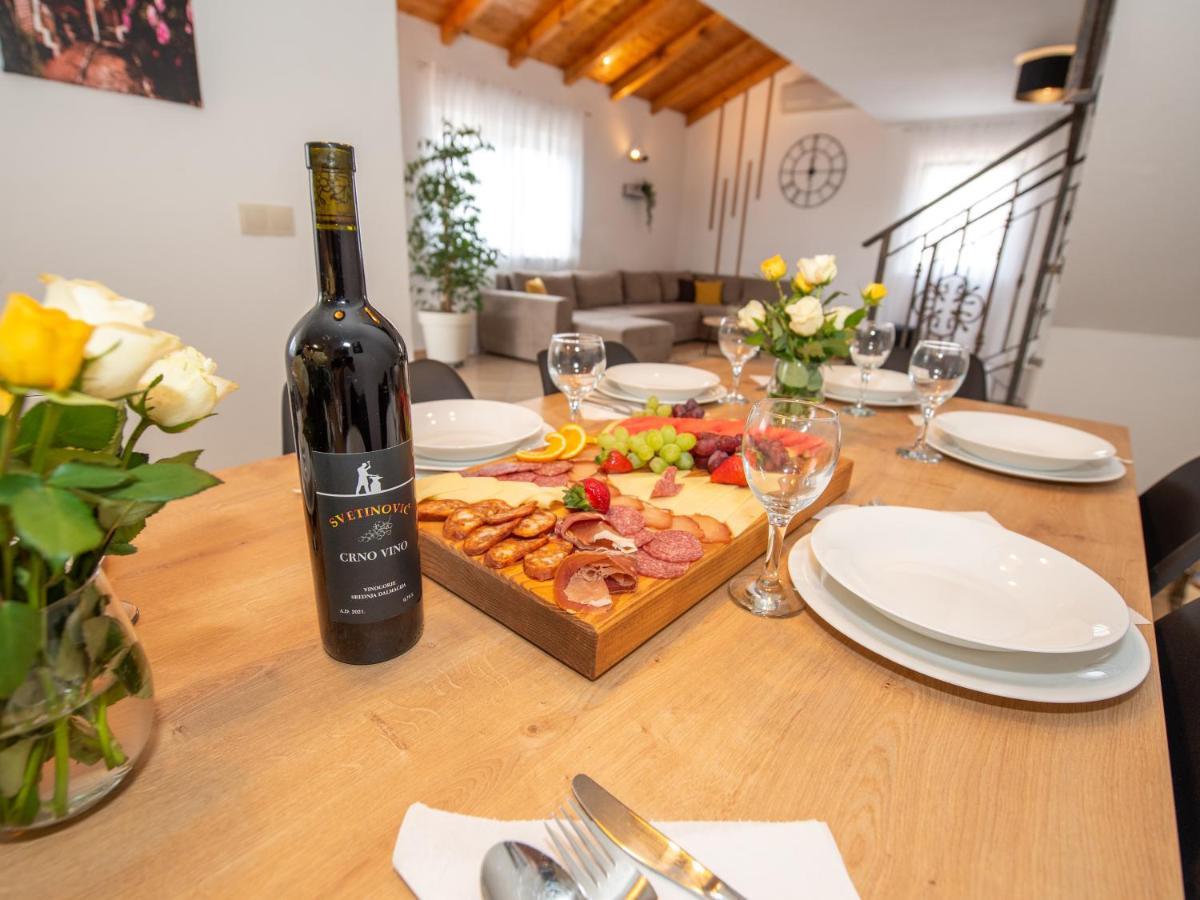 Kaštel Štafilić Beautiful Holiday Home "Villa Luka" מראה חיצוני תמונה