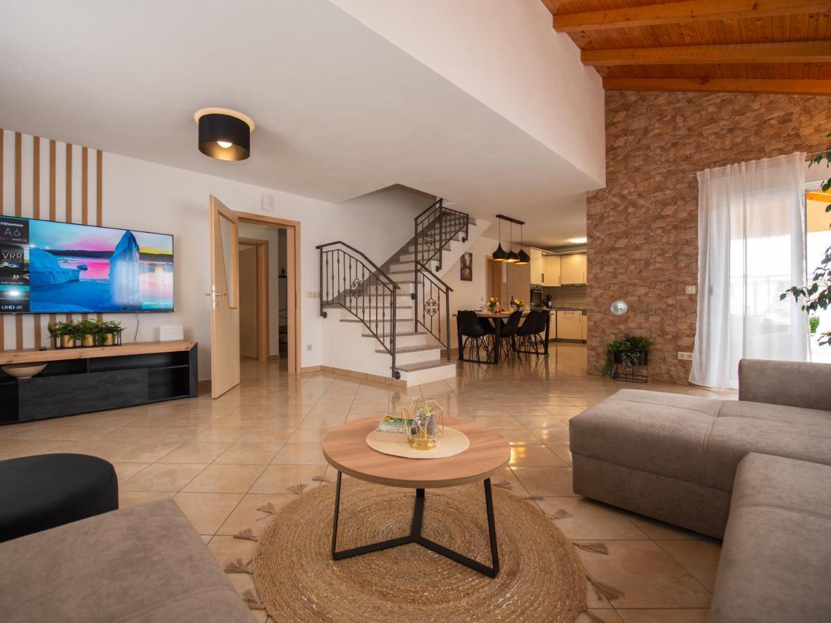 Kaštel Štafilić Beautiful Holiday Home "Villa Luka" מראה חיצוני תמונה