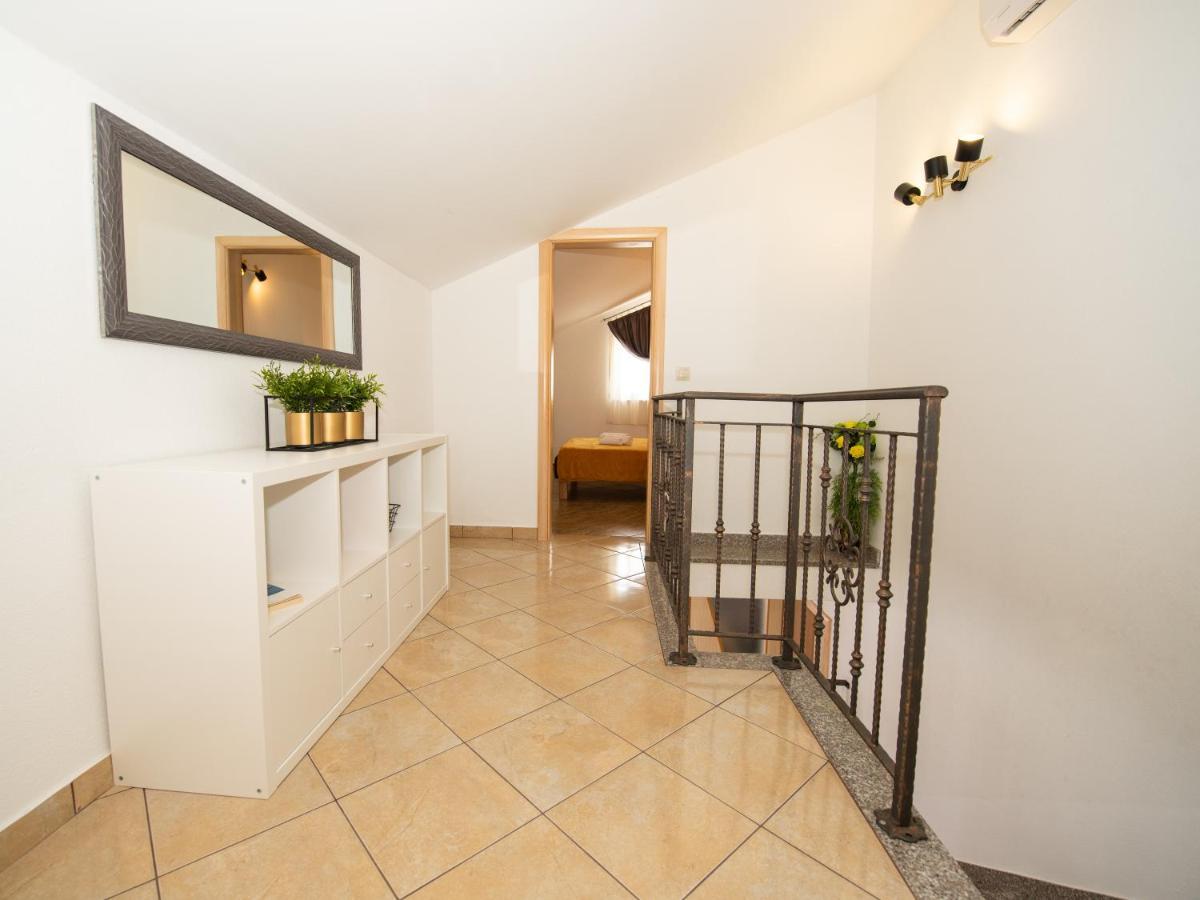 Kaštel Štafilić Beautiful Holiday Home "Villa Luka" מראה חיצוני תמונה