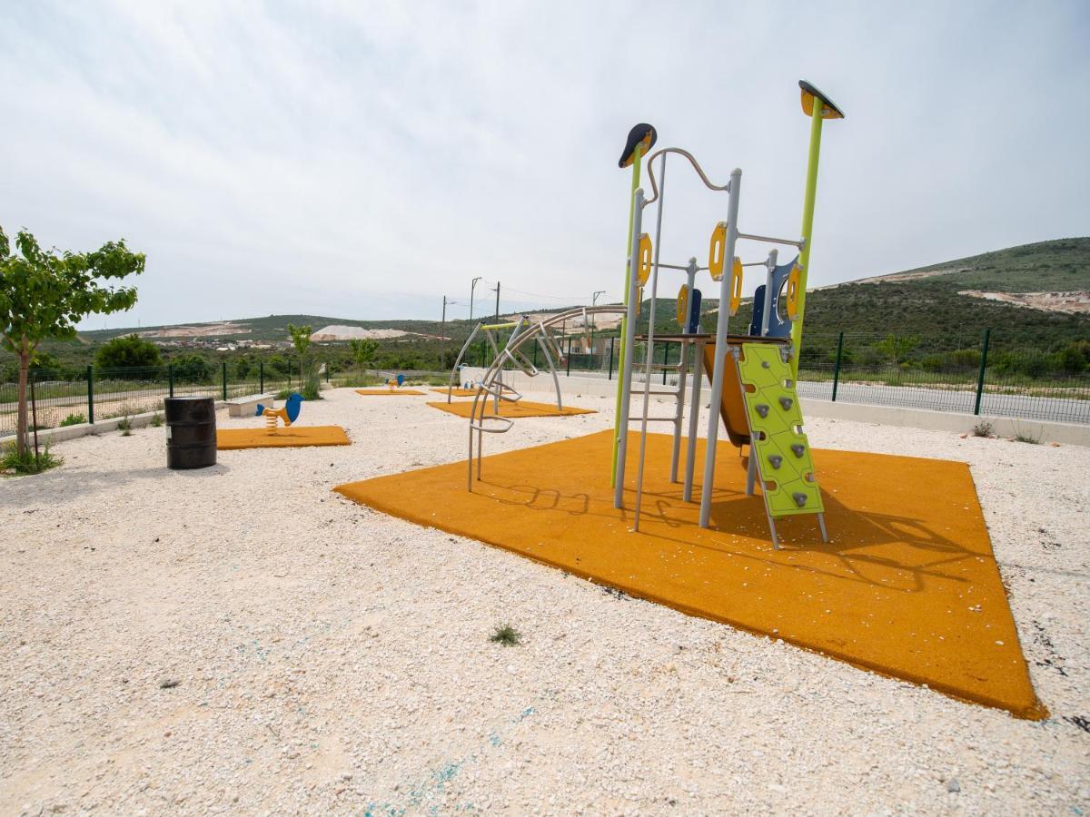 Kaštel Štafilić Beautiful Holiday Home "Villa Luka" מראה חיצוני תמונה