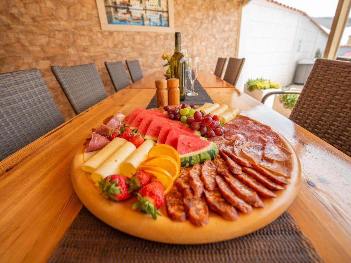 Kaštel Štafilić Beautiful Holiday Home "Villa Luka" מראה חיצוני תמונה