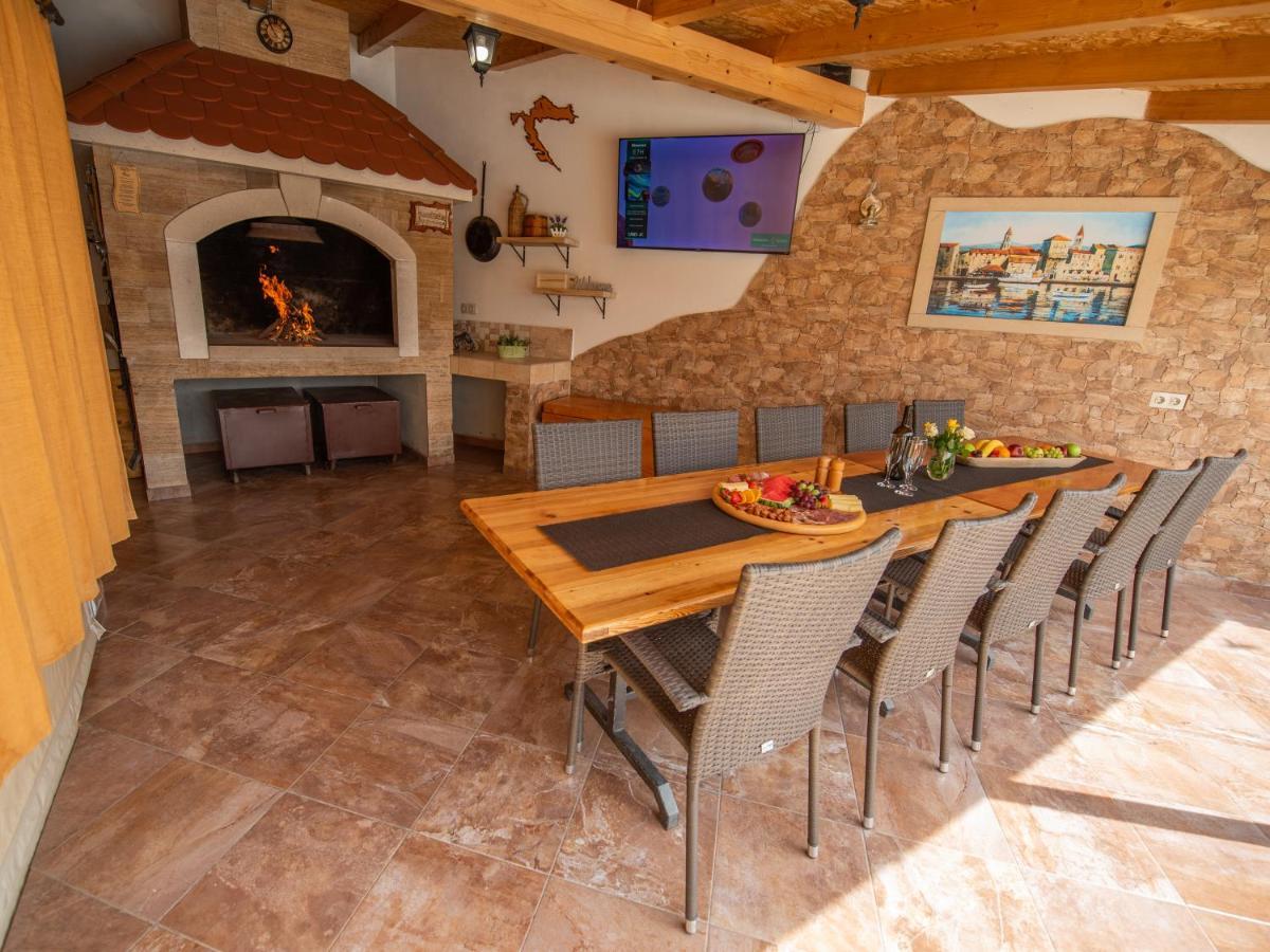 Kaštel Štafilić Beautiful Holiday Home "Villa Luka" מראה חיצוני תמונה