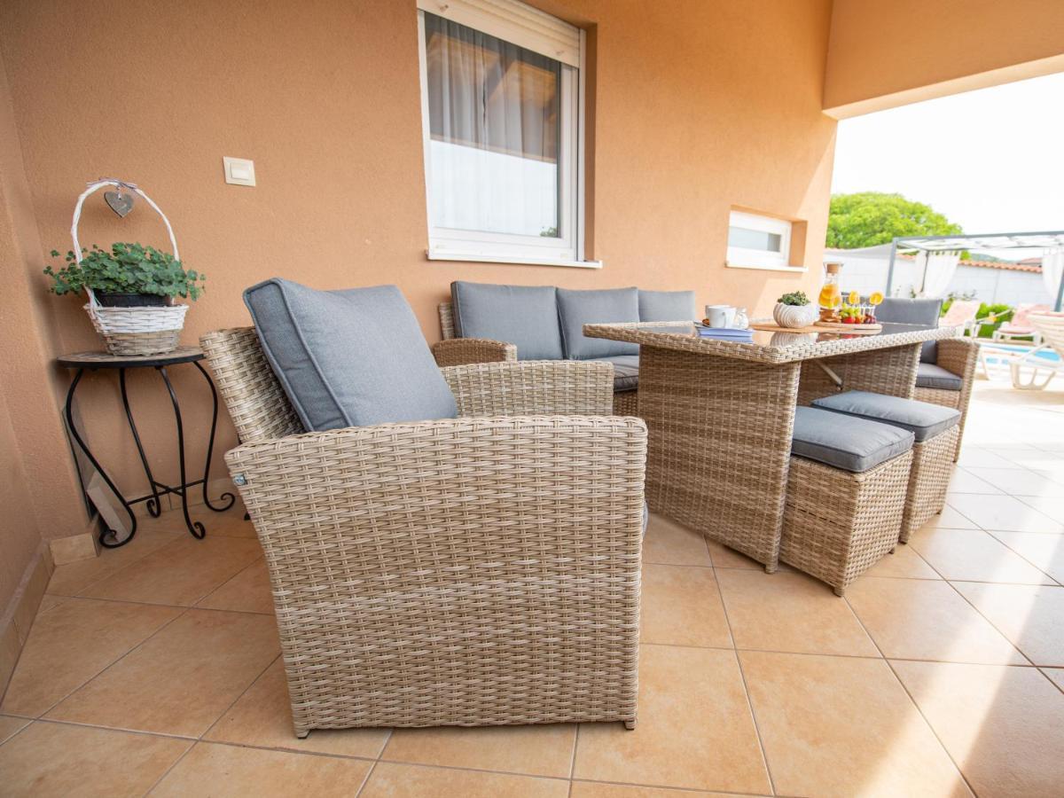 Kaštel Štafilić Beautiful Holiday Home "Villa Luka" מראה חיצוני תמונה