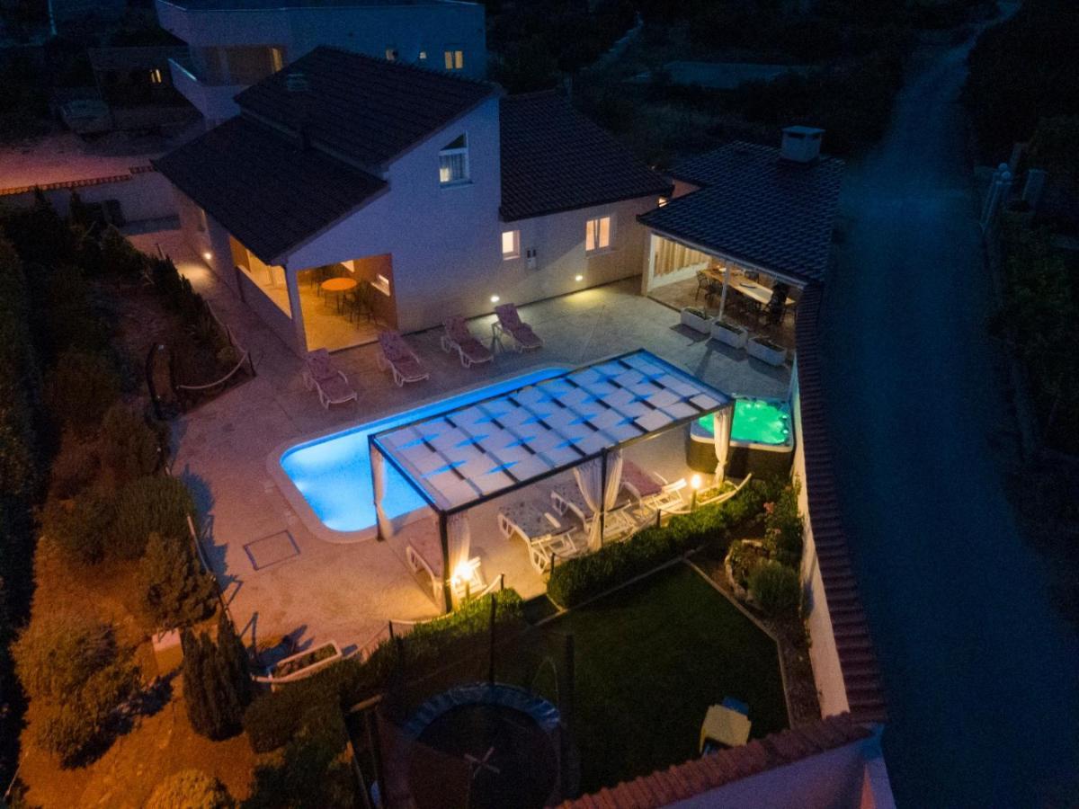 Kaštel Štafilić Beautiful Holiday Home "Villa Luka" מראה חיצוני תמונה