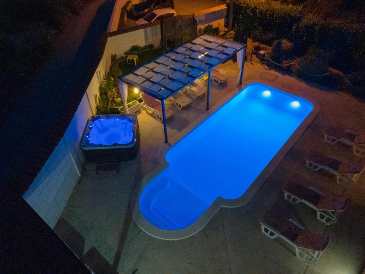Kaštel Štafilić Beautiful Holiday Home "Villa Luka" מראה חיצוני תמונה