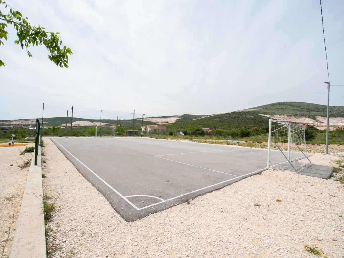 Kaštel Štafilić Beautiful Holiday Home "Villa Luka" מראה חיצוני תמונה