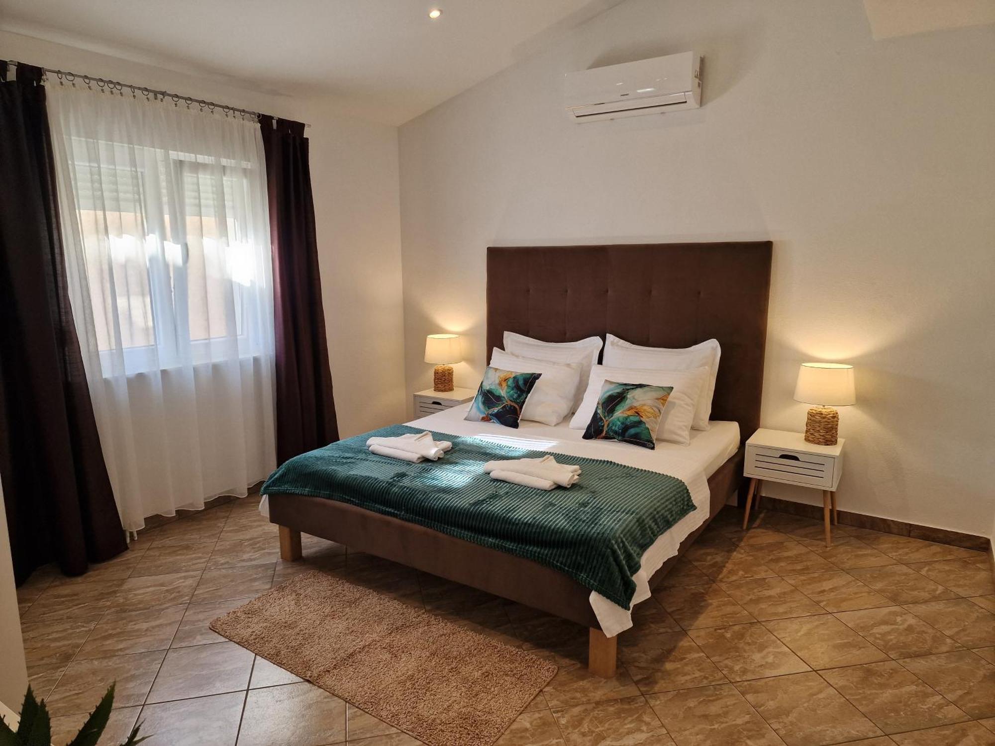 Kaštel Štafilić Beautiful Holiday Home "Villa Luka" מראה חיצוני תמונה
